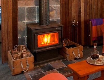 Mount Glorious accommodation with fireplace