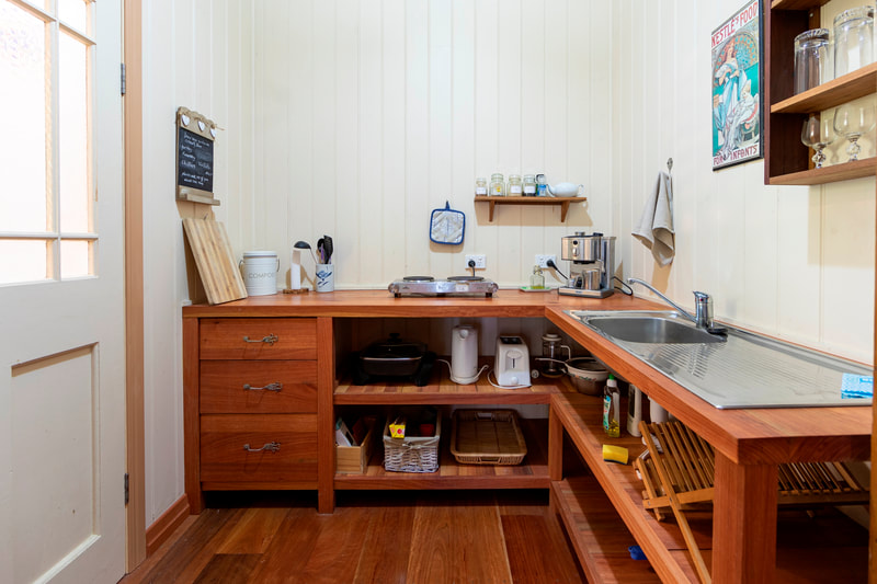 Mount Glorious accommodation kitchen