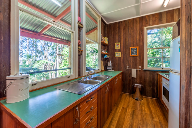 Mount Glorious accommodation kitchen in cosy cottage