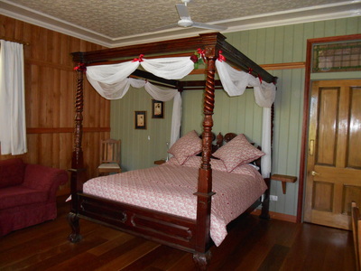 Mount Glorious accommodation with romantic canopy bed
