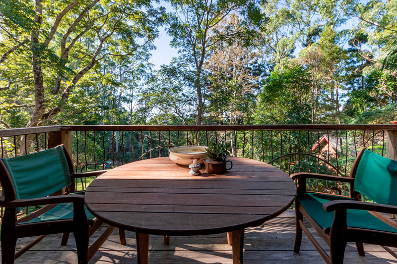 Mount Glorious accommodation with outdoor eating